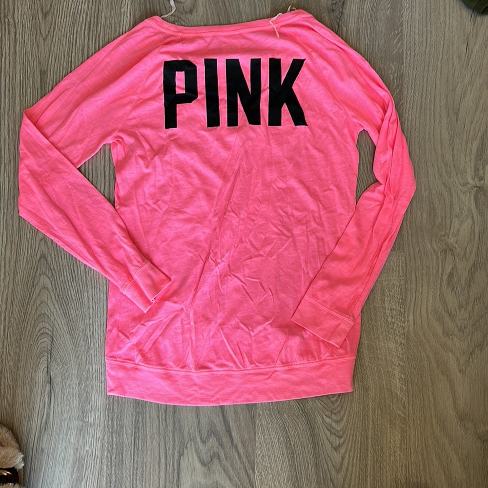 Pink long sleeve tee 🩷 - Picture 3 of 3